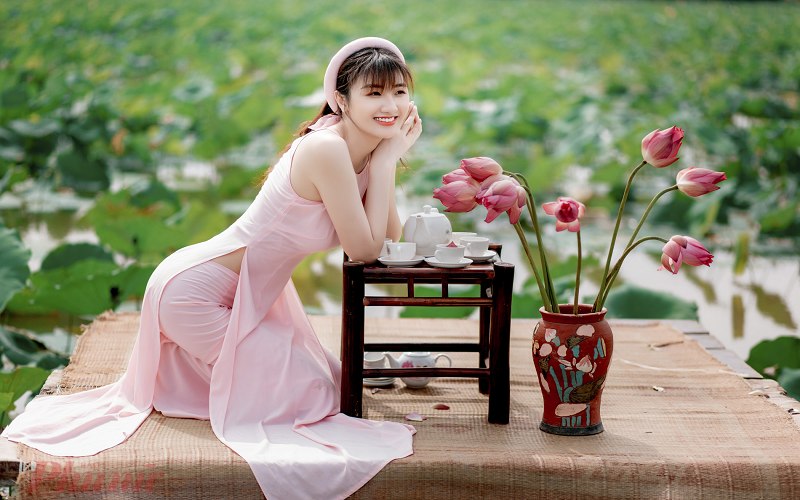 bai-tho-ve-hoa-sen-va-thieu-nu Bài thơ về hoa sen và thiếu nữ