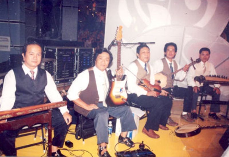 soan-van-dan-ghi-ta-phim-lom-trong-dan-nhac-cai-luong Soạn văn Đàn ghi-ta phím lõm trong dàn nhạc cải lương