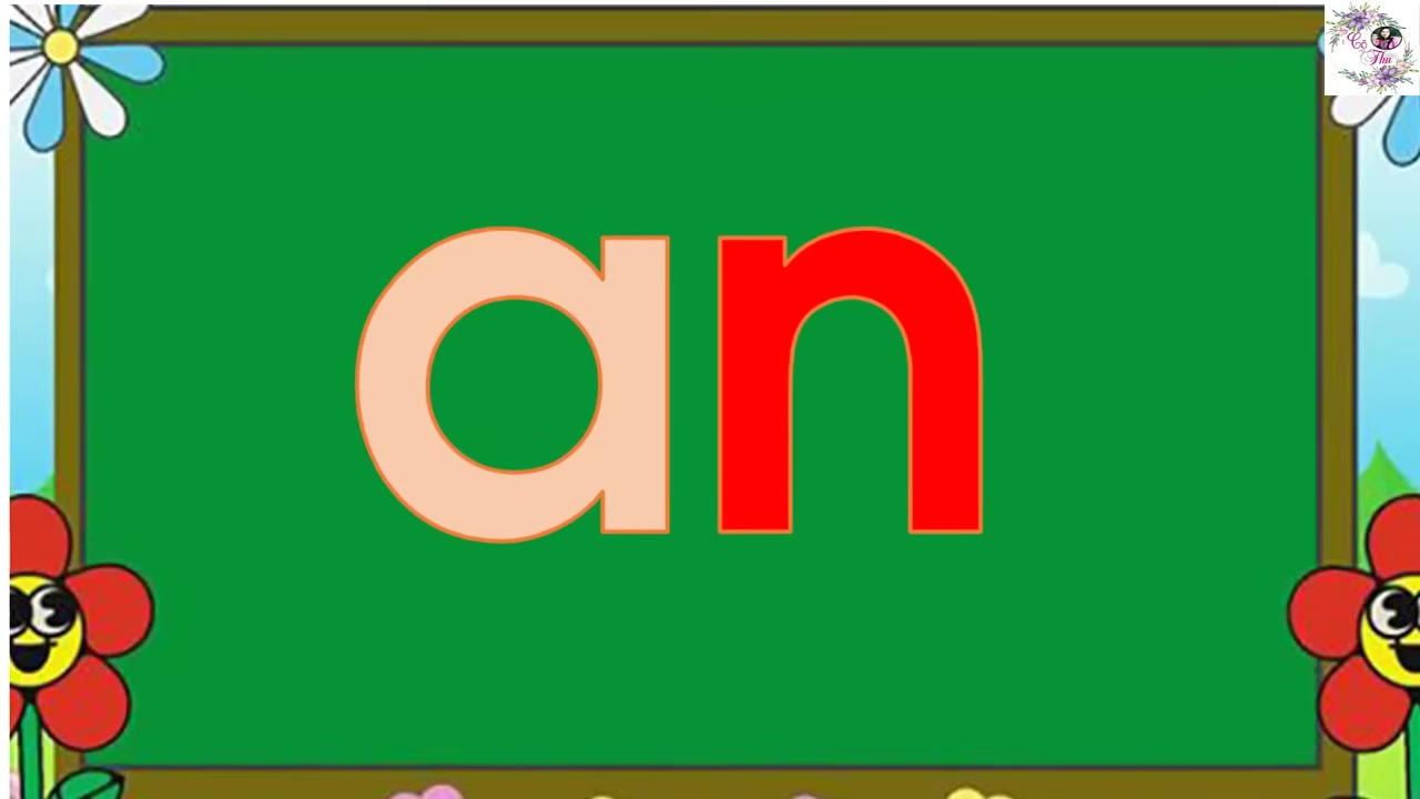 Cô Thu hướng dẫn chi tiết cấu tạo vần "am" và "an" trên bảng.
