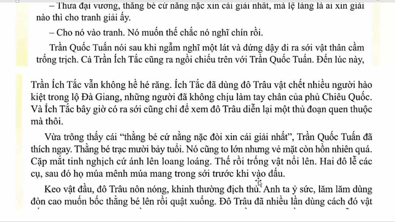 Khoảnh khắc căng thẳng khi cậu bé đối mặt với đòn tấn công dữ dội của đối thủ.