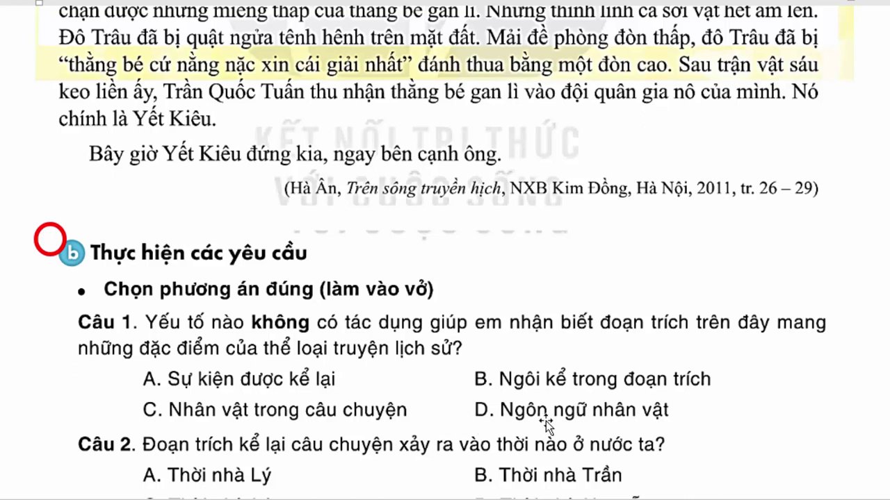 Cảnh Trần Quốc Cường chính thức nhận cậu bé vào hàng ngũ của mình, một cử chỉ trọng thị.