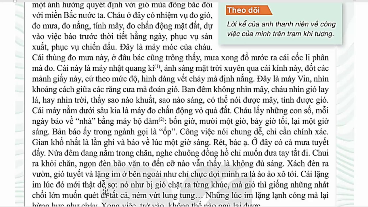 Hình ảnh các thiết bị đo đạc khí tượng được đặt ngăn nắp trong khu vực trạm, với sổ sách ghi chép cẩn thận.